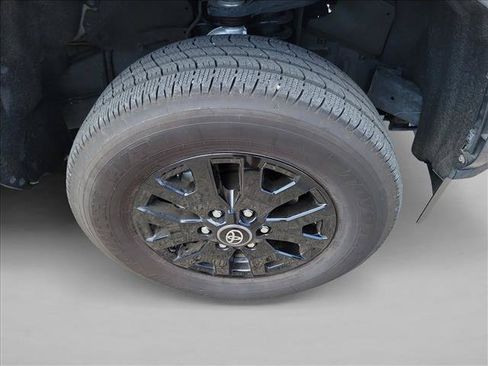 Used 2025 Toyota Tacoma SR5 AWD/4WD image 10