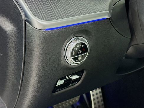 Used 2025 Mercedes-Benz C 300 4MATIC Sedan image 11