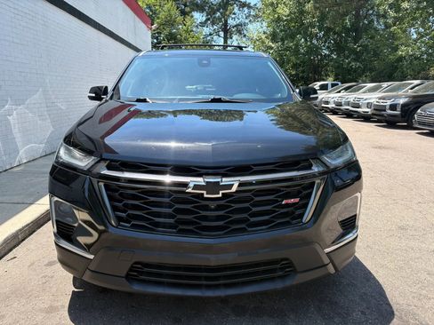 Used 2022 Chevrolet Traverse RS w/ LPO, 'HIT The Road' Package FWD image 3