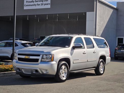 Used 2014 Chevrolet Suburban LT image 8
