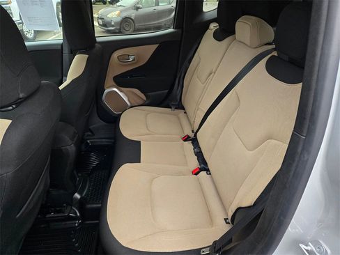 Used 2015 Jeep Renegade Latitude image 7