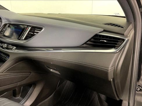 Used 2022 Buick Enclave Essence w/ Sport Touring Edition image 22