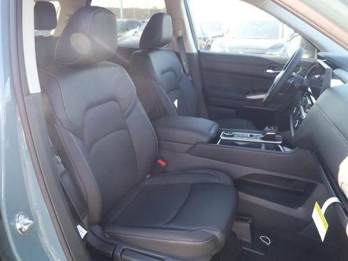 New 2026 Nissan Pathfinder SL image 21