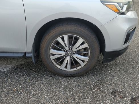 Used 2017 Nissan Pathfinder SL w/ Trailer Tow Package FWD image 10