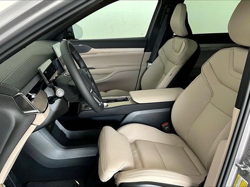 New 2026 Volvo EX90 Plus RWD image 30