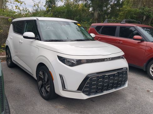 Certified 2023 Kia Soul GT-Line image 2