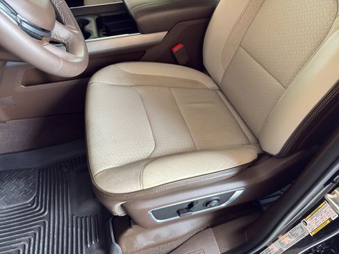 Used 2025 RAM 1500 Laramie AWD/4WD image 11