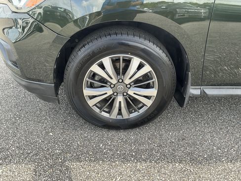 Used 2019 Nissan Pathfinder SV image 11