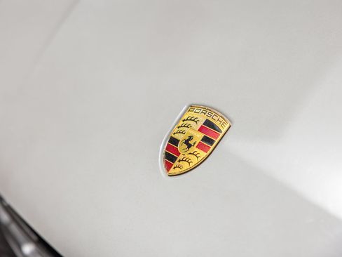 Certified 2023 Porsche Macan AWD/4WD image 23