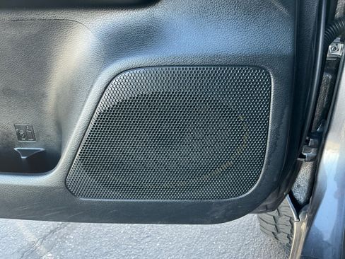 Used 2016 Toyota Tacoma TRD Sport w/ Towing Package image 27