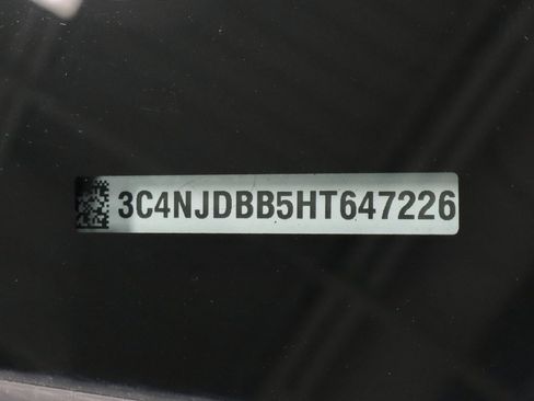 Used 2017 Jeep Compass Latitude w/ Cold Weather Group image 32