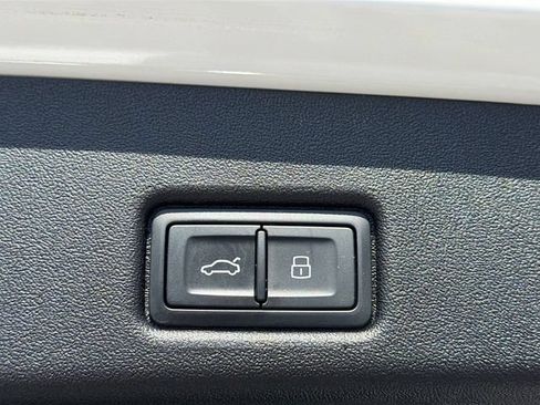 Used 2025 Audi Q5 Premium w/ Convenience Package AWD/4WD image 12