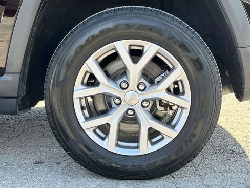 Used 2022 Jeep Grand Cherokee L Limited image 11