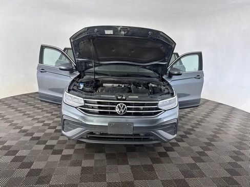 Used 2022 Volkswagen Tiguan SE AWD/4WD image 11