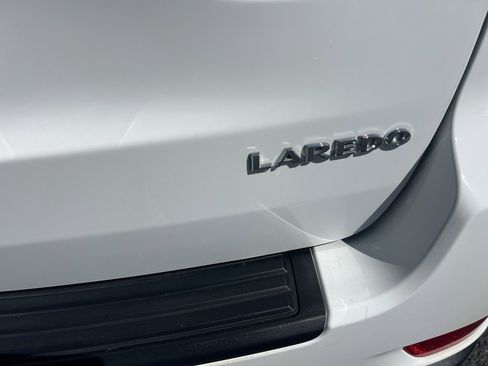 Used 2016 Jeep Grand Cherokee Laredo image 12