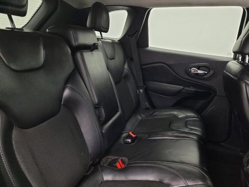 Used 2020 Jeep Cherokee Latitude Plus image 19