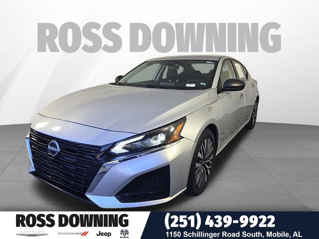 Used 2024 Nissan Altima 2.5 SV FWD image 1