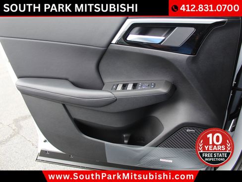 New 2025 Mitsubishi Outlander SE image 23