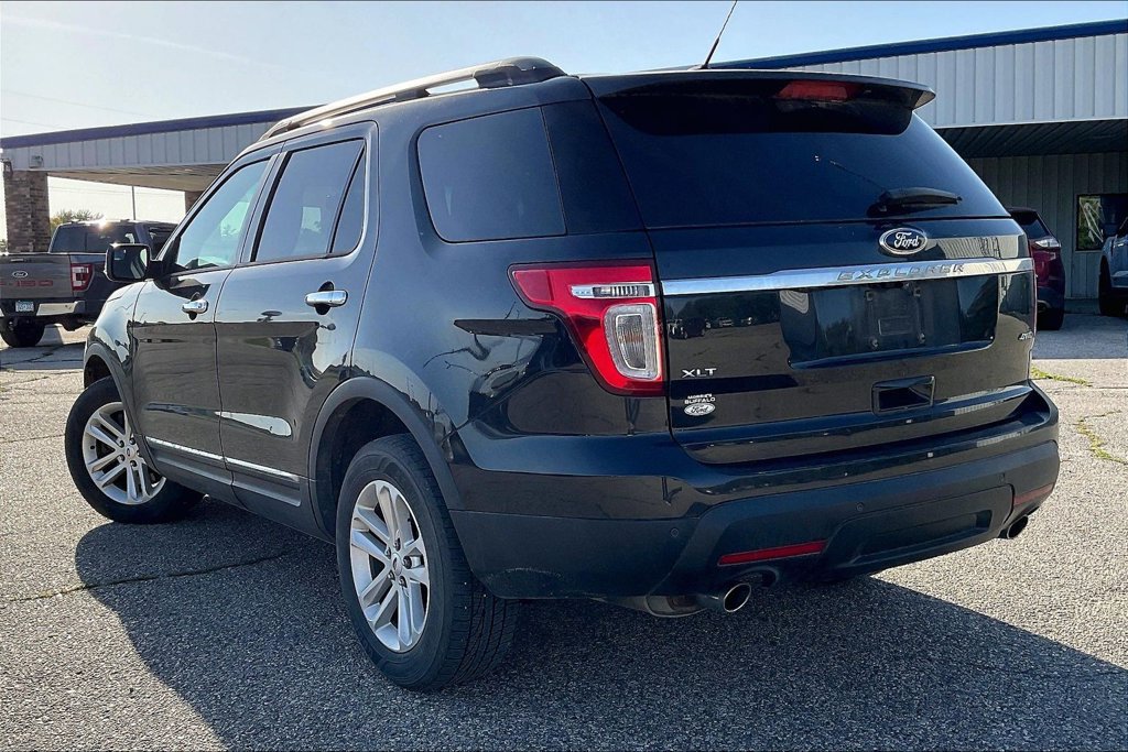 Used 2015 Ford Explorer XLT w/ Equipment Group 202B AWD/4WD image 3