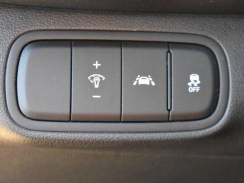 Used 2020 Hyundai Venue SEL FWD image 31
