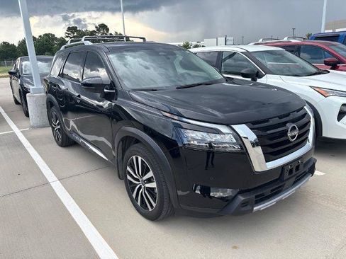 Certified 2025 Nissan Pathfinder Platinum w/ Cargo Package FWD image 2