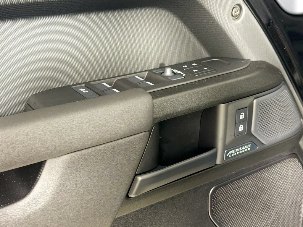 New 2026 Land Rover Defender 110 OCTA AWD/4WD image 18