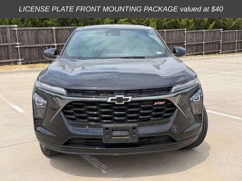 Used 2025 Chevrolet Trax RS w/ Driver Confidence Package FWD image 2