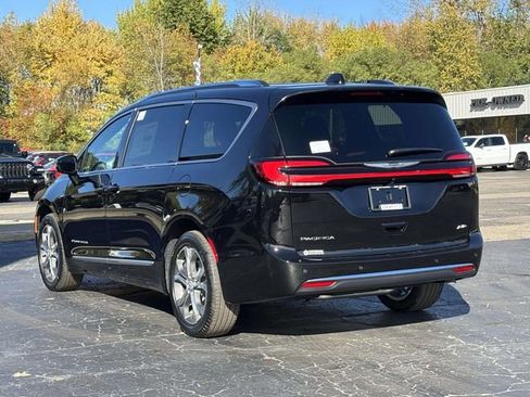 New 2026 Chrysler Pacifica Pinnacle image 15