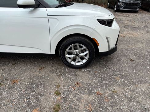 Used 2025 Kia Soul LX w/ LX Technology Package FWD image 31