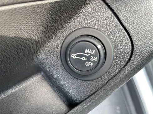 Used 2022 GMC Terrain SLT w/ Tech Package FWD image 17