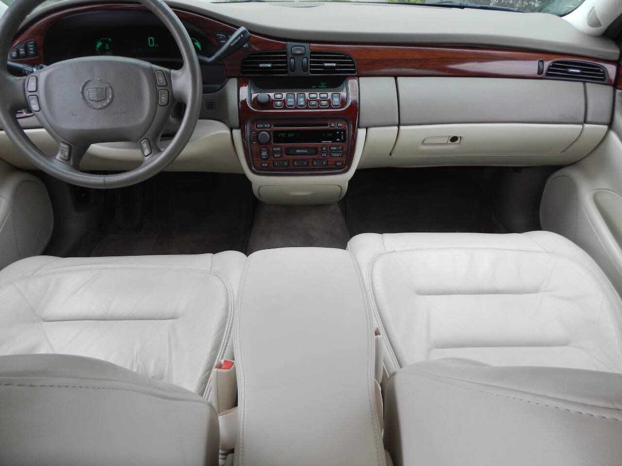 Used 2002 Cadillac De Ville FWD image 2