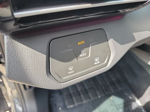 Used 2025 Volkswagen ID.4 Pro RWD image 22