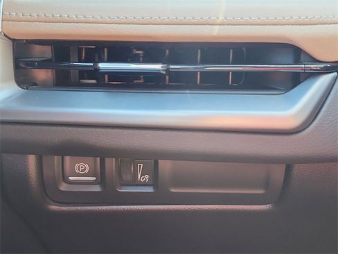 Used 2024 Cadillac XT4 Luxury w/ Cold Weather Package image 18