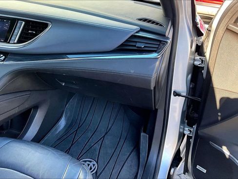 Used 2022 Buick Enclave Premium image 26