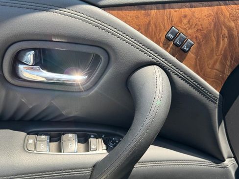 Used 2024 Nissan Armada SL w/ Captain's Chairs Package image 17