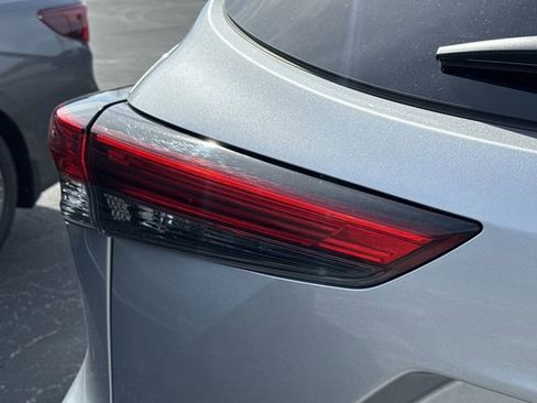 Used 2022 Toyota Highlander XLE image 9