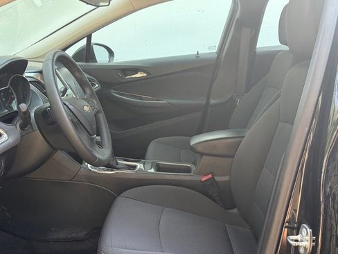 Used 2018 Chevrolet Cruze LT w/ Convenience Package FWD image 3