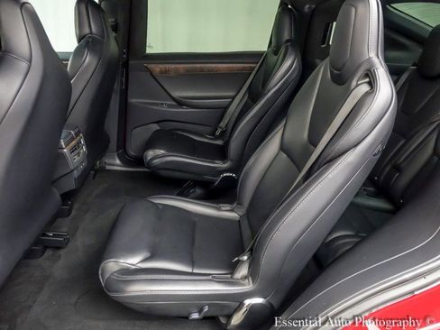 Used 2018 Tesla Model X 75D image 15