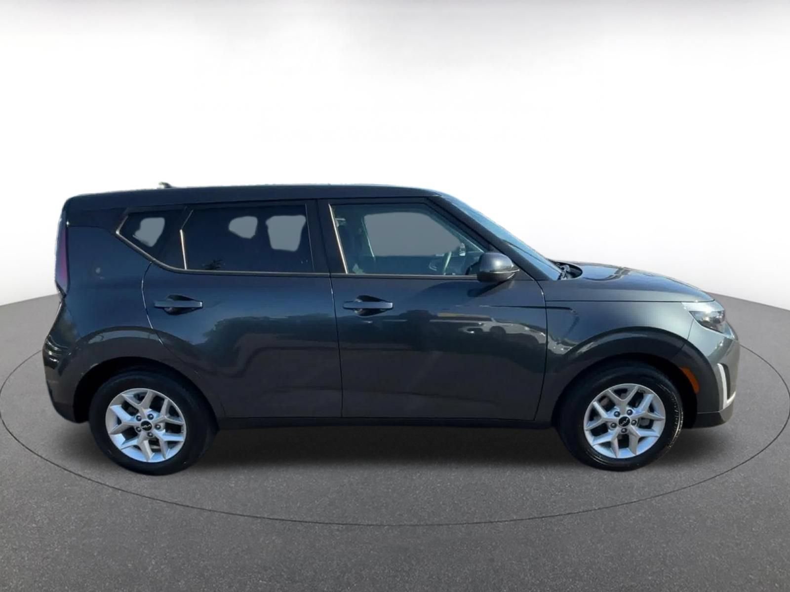 Used 2025 Kia Soul LX w/ LX Technology Package FWD image 15