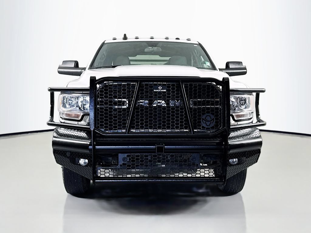Used 2022 RAM 3500 Tradesman w/ Chrome Appearance Group AWD/4WD image 2