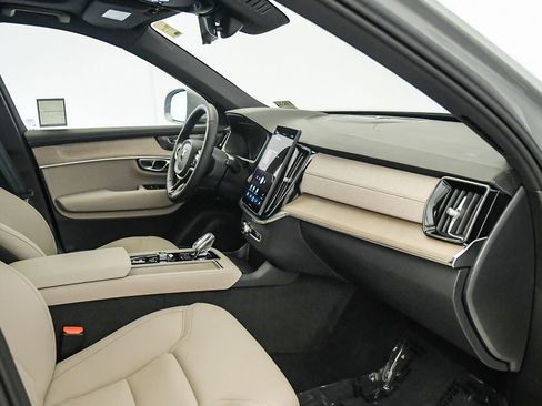 Certified 2026 Volvo XC90 B6 Plus AWD/4WD image 17