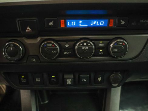 Used 2021 Toyota Tacoma TRD Sport w/ TRD Premium Sport Package AWD/4WD image 13