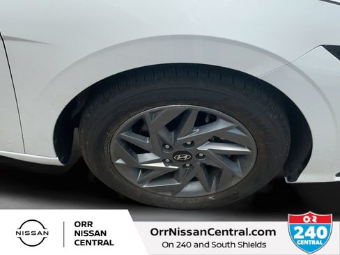 Used 2025 Hyundai Elantra Hybrid FWD image 9