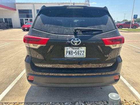 Used 2017 Toyota Highlander XLE FWD image 10