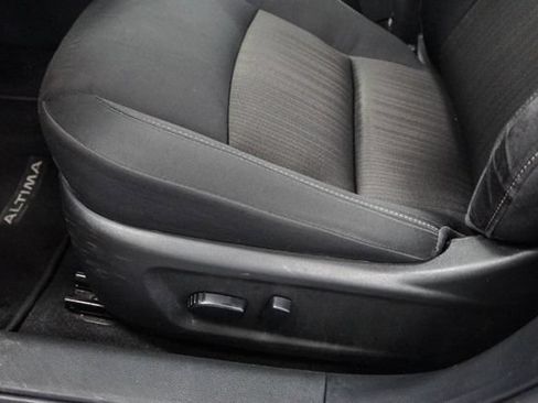 Used 2024 Nissan Altima 2.5 SV FWD image 7