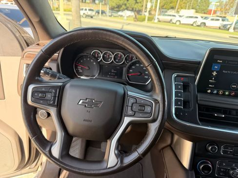Used 2021 Chevrolet Tahoe Z71 w/ Z71 Signature Package AWD/4WD image 17