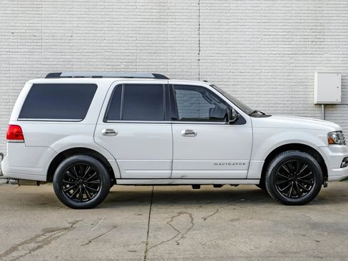 Used 2015 Lincoln Navigator 2WD image 7