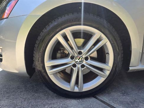 Used 2014 Volkswagen Passat TDI SEL Premium image 40