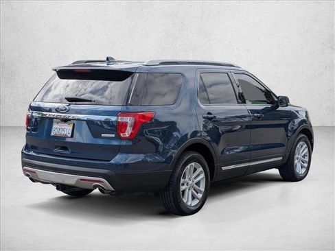 Used 2017 Ford Explorer XLT w/ Equipment Group 202A FWD image 5