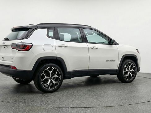 Used 2025 Jeep Compass Limited image 9